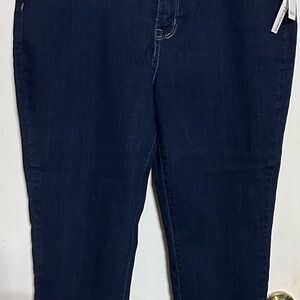 Westport Dark Blue Jean Capri’s, size 8, NWT